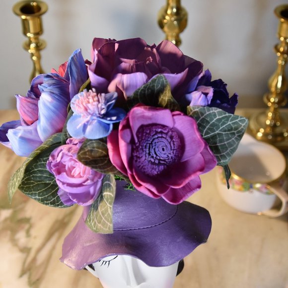 Bright cheerful and fun! Woman in hat planter/vase w/Sola wood flowers - Picture 2 of 10